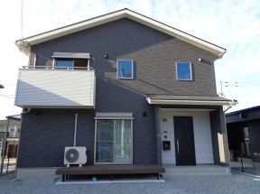 【新色カラーのキッチンを中心にした家事楽動線のお家】 写真
